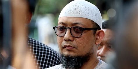 Pelaku penyerangan dan teror terhadap novel baswedan baru berhasil diungkap polri setelah kasus itu terjadi lebih dari 2,5 tahun. Novel Baswedan kembali jalani operasi mata kiri | merdeka.com