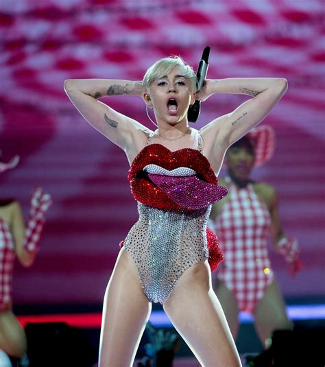 Coldplay's full pepsi super bowl 50 halftime show feat. What's Miley Cyrus' Beef with Selena Gomez?