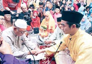 Azizul married athiah ilyana abd samat on 30 january 2010. adibahalwee: February 2011