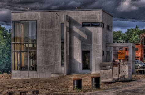 Gibt es erfahrungswerte mit vor ort gegossenen eingangspodesten idealerweise mit fotos. Haus aus Beton von Dr. I don't know - Galerie - heise Foto