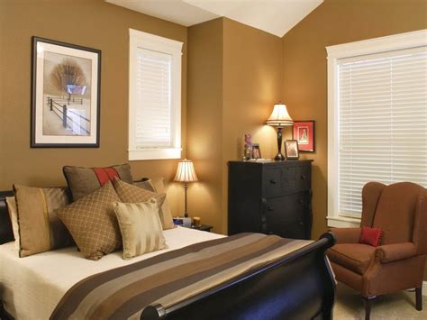 On one side there warm, earthy tones like olive green. Bedroom Glamor Ideas: Earth tone Modern Bedroom Glamor Ideas.