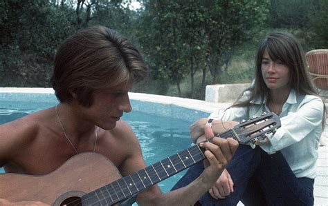 Si françoise hardy a fait le premier pas en demandant à jacques dutronc de devenir son guitariste, ce dernier ne s'est pourtant pas jeté sur l'occasion, et n'en fait rien comme quand ils se sont rencontrés pour la première fois. Françoise Hardy et Jacques Dutronc : leur grande histoire ...