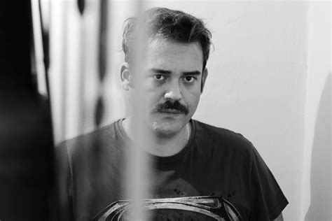 Τι αναφέρει για την υθιοθεσία ενός παιδιού; Πυγμαλίων Δαδακαρίδης «Όταν τα σφάλματά μου συγκρούστηκαν ...