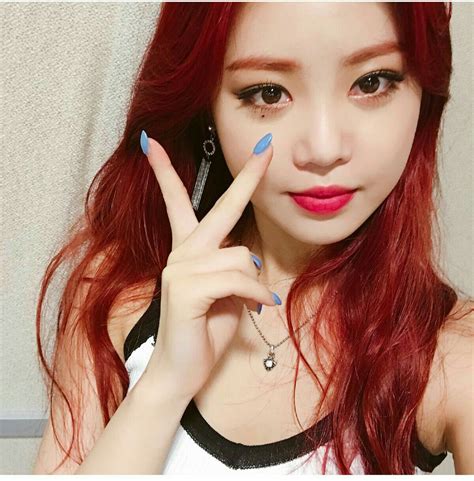 This is a video soojin gidle red hair may be you like for reference. soojin💙 | Kpop girl groups, Rockabilly makeup, Red hair