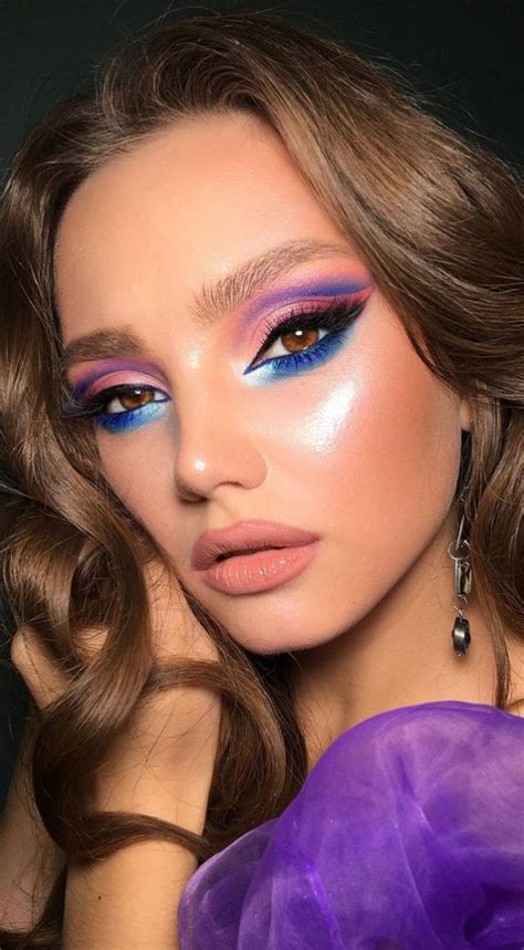 35 Cool Makeup Looks That'll Blow Your Mind : Blue & Indigo Tone