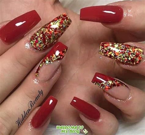 Diseño fácil de uñas con rosas rojas duration. 65 diseños de uñas de ataúd navideño en rojo y dorado en ...