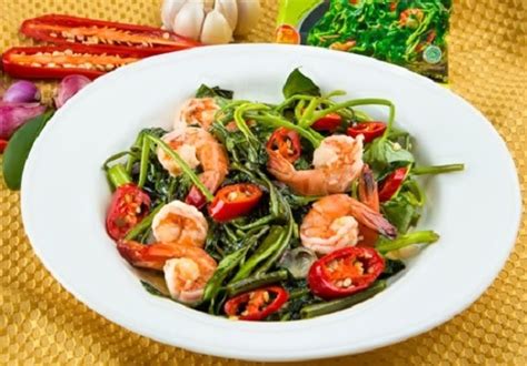 Masak tumis kangkung tetap hijau ekonomis yang ditampilkan. Resep dan Cara Membuat Tumis Kangkung Udang yang Enak, Spesial dan Sederhana - Selerasa.com