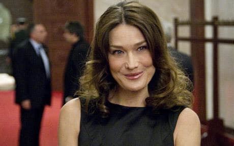 Cuando la noticia de su romance saltó a primera plana, en el año 2007, pocos apostaban por la relación entre el político. Carla Bruni-Sarkozy in embarrassing internet film on sex ...