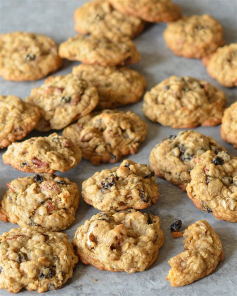 Set the pan over medium heat and cook, stirring frequently, until the mixture thickens and the raisins plump, about 5 to 10 minutes. Best Raisin Filled Cookie Recipe / Raisin Filled Cookies ...
