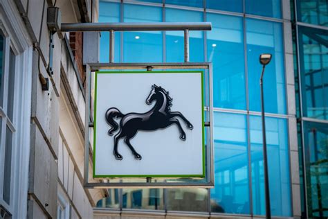 The lloyds share price currently trades on a p/e ratio 33.86 and has a dividend yield of 0.027%. Lloyds share price: dividend hopes as full year results ...