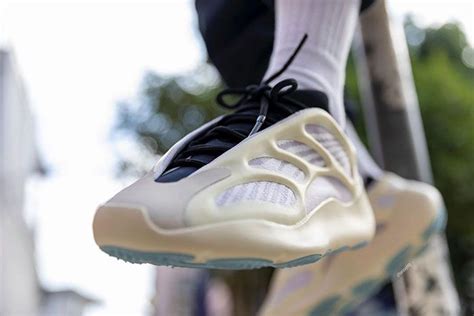 Wmns nike dunk low se. The adidas Yeezy 700 V3 'Azael' is Glow-in-the-Dark ...