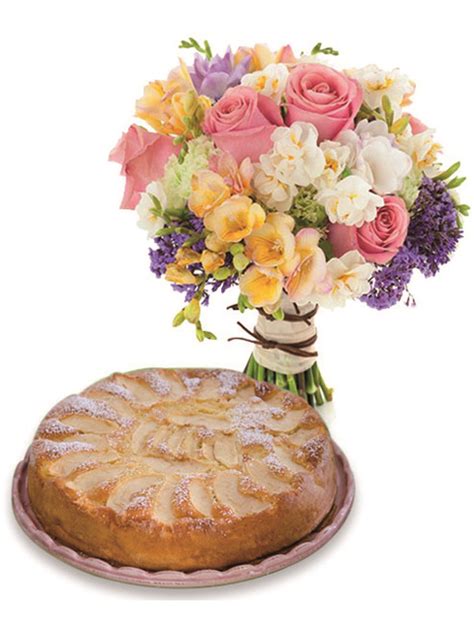 Questi patogeni se non combattuti per tempo, possono distruggere in breve tempo tutte fiori e piante. Rose e fiori misti con torta alle mele - www.inviofiori.it