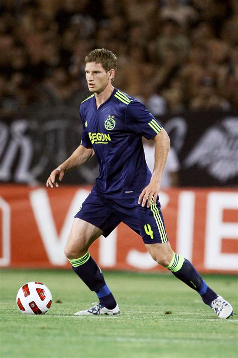 Jan vertonghen receives attention at the side of the pitch following a clash of heads. Jan Vertonghen, Ajax (Getty)