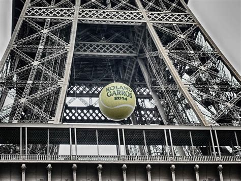 Prix et tarifs roland garros: Roland Garros s'est installé à la Tour Eiffel http://grassindelyle.fr/ | Tour eiffel, Eiffel