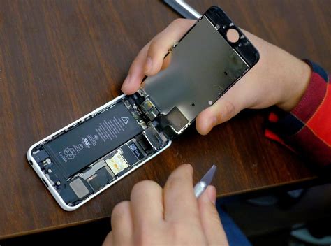 Auch die alten geräte haben alle wichtigen funktionen. Batteriewechsel für iPhone wird billiger - Vorarlberger ...