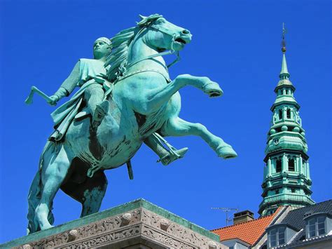 Die polizei nahm am freitagmorgen den vandalismus an der statue auf. Geschichte Kopenhagen | Wikinger - Kleine Meerjungfrau ...