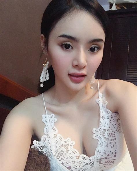 Angela phương trinh lê ngọc phương trang. Angela Phương Trinh bị chính em gái mình "vượt mặt" về độ ...