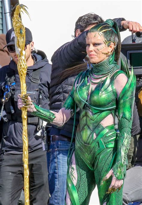 Sign up for elizabeth banks alerts: ELIZABETH BANKS on the Set of 'Power Rangers' in Vancouver ...