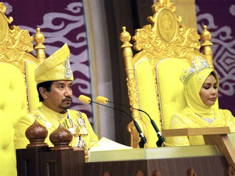 Sultan mizan zainal abidin himself, who was then the 13th yang dipertuan agong officiated the stadium on 10 may 2008. SULTAN MIZAN ZAINAL ABIDIN KEKAL PEMERINTAH SAH TERENGGANU