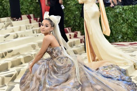 Slatki stilovi odjeće ariana grande. Ariana Grande Met Gala 2019 Dress - Ariana Grande Songs