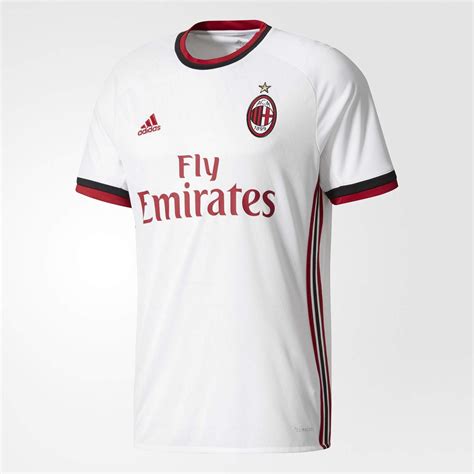 Whether it's the very latest transfer news from the san siro, quotes from a diavolo press conference, match. Voici le maillot extérieur de l'AC Milan 2017/2018.