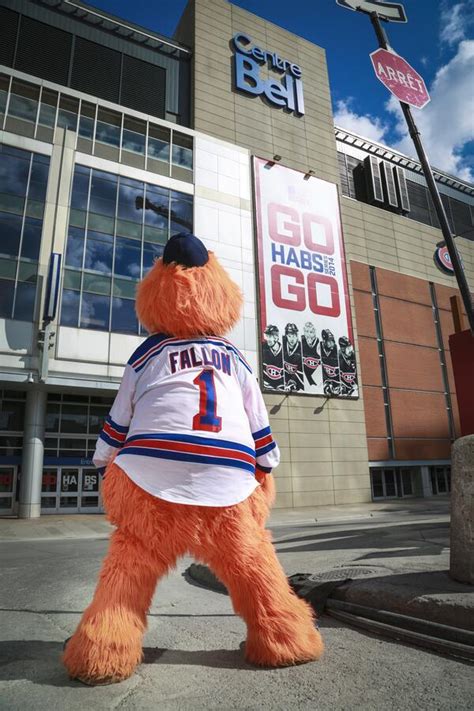 They compete in the national hockey league (nhl). Youppi! porte désormais le chandail des Rangers de New ...