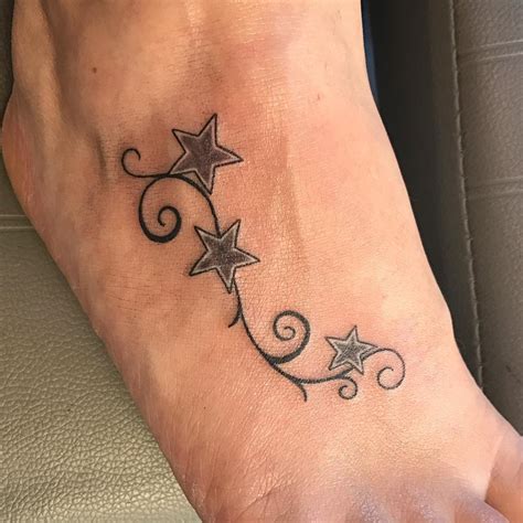 This meaning depends on the culture of a society as much as it might the taste of an individual. 75+ Unique Star Tattoo Designs & Meanings - Feel The Space ...