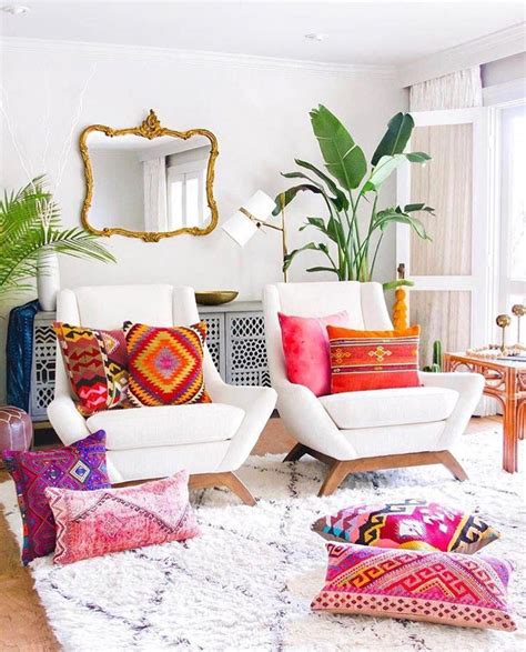 Monochrome white bohemian living room is a really rare case, since the bohemian style associates with a spectrum of bright vivid colors. Crazy white bohemian living room only in popi home design #bohemianlivingroom in 2020 | Boho ...