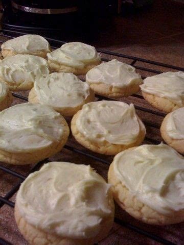 Flour, lemon juice, lemon rind, butter, powdered sugar, vanilla. Almost Archway Lemon Cookies Recipe | CDKitchen.com ...