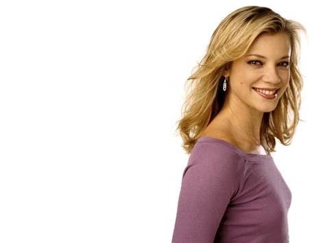 Who is smart soy inteligente or estoy elegante? Amy Smart Wallpapers Images Photos Pictures Backgrounds