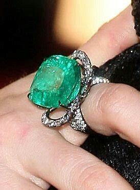 Available in oval, halo and round styles. Lorraine Schwartz emerald ring | Jewelry, Rings, Pretty rings