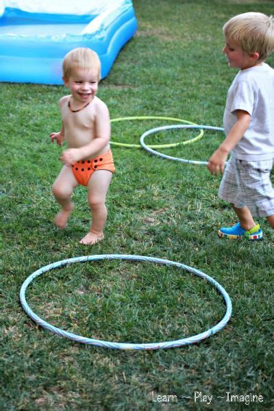 We share ten hula hoop tricks for beginners to help you learn to hoop dance and build your hoop flow. Gross Motor Activity {Hula Hoop Games} ~ Learn Play ...