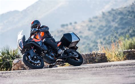 Having spent the past few weeks living with the 2019 bmw r 1250 gs adventure has provided a refreshing reminder of why the. Motorrad Vergleich KTM 1290 Super Adventure S 2020 vs. BMW ...