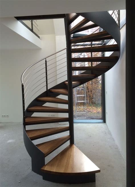 Wendeltreppe innen als modernes und einzigartiges gestaltungselement. Bildergebnis für spindeltreppe metall | Escaleras, Diseño ...