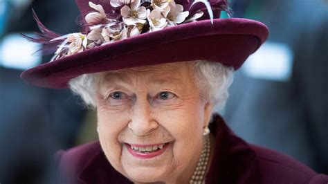 Nejpopulárnější panovnice současnosti se stala v září 2015 nejdéle vládnoucím monarchou spojeného království. Baron ze Sibiře: Alžběta II. pasovala ruského oligarchu na ...