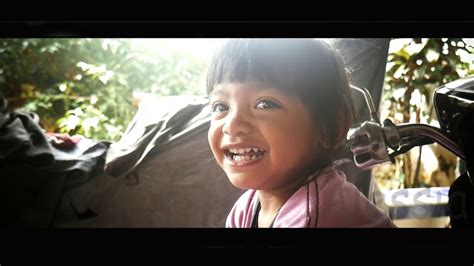Saat aku tanya ke anggi papa dan mamanya lagi kemana dia. Video Lucu Anak Kecil Indonesia - Alessia Main Dengan Ayah ...