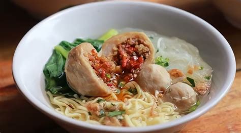 Kamu pasti gak asing lagi dengan sambal matah. Cara Buat Bakso Mercon, Pedasnya Nendang! - Bisnis Usaha Online