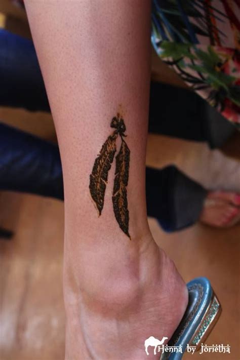 Henna that centers on dots. feather henna tattoo ancle | Henna tattoo, Henna, Tattoos