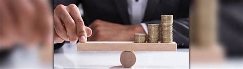 Their main duties include reviewing company data, building reports based on these findings and recommending programs to improve the company's performance. 6 Roles and Responsibilities of a Financial Planner ...