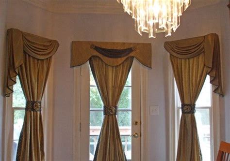 You can use virtually any type of treatments from below is a list of the best and most popular ideas that you can use in just about any kitchen style. Window treatments, Kitchen doors, Drapes curtains