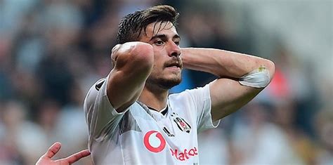 Beşiktaşlı futbolcu dorukhan toköz'ün (23) eski sevgilisi cansu gezer, toköz'ün kendisini tehdit ettiğini iddia ederek 30 ocak 2020 tarihinde mahkemeye başvurdu. Dorukhan'a dört ay ceza! 'Seni bitireceğim...' | Cansu Gezer kimdir? Dorukhan Toköz'ün sevgilisi ...