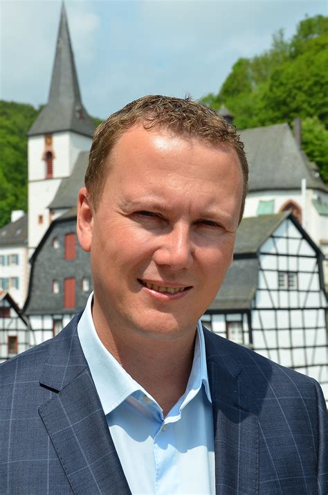 Sie ist eine internationale kontonummer. Mark Heiter, Vorstands-Vorsitzender der VR-Bank Nordeifel ...