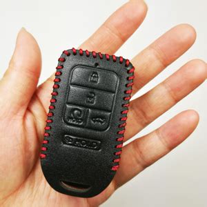 The following steps will show you how to open a honda key fob, how to remove/replace the battery, and finally, how to put the key fob back together. Amazon.com: Coolbestda Latest Leather Key Fob Remote Cover ...