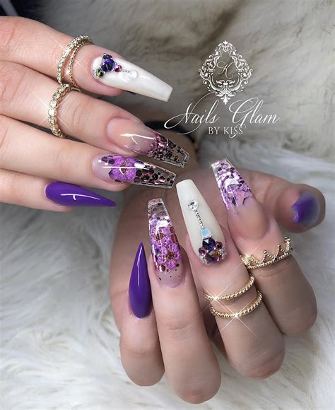 Pink dried flowers for nails. Dried flowers with glitter 💜🌸💜🌸 💋 . 💋 . 💋 . 💋 . 💋 #vegas ...