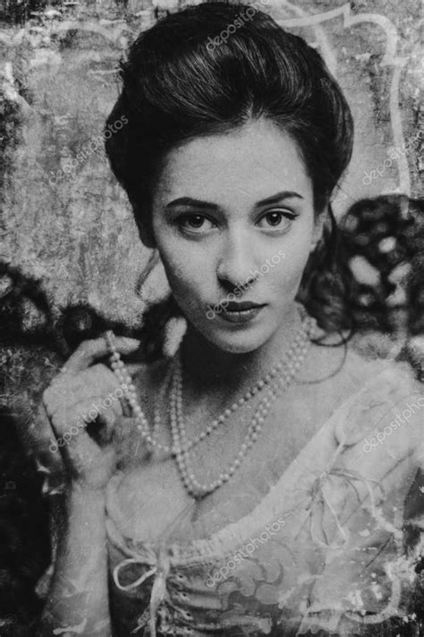 Forums pour discuter de culotte, voir ses formes composées, des exemples et poser vos questions. Femme en noir et blanc. vieille photo vintage ...