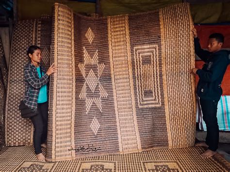 Ia merupakan tempat perniagaan tradisional yang popular dikalangan pelancong ke terengganu. Mencari Tikar Sarawak Di Pasar Serikin, Bau