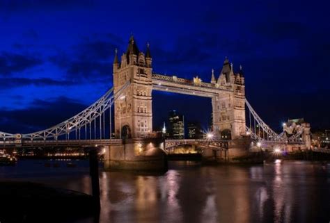 It is between cannon street railway throughout its history, london bridge has been a busy thoroughfare, and was once lined with shops. Tower Bridge - Manuel Lesch als Kunstdruck oder ...