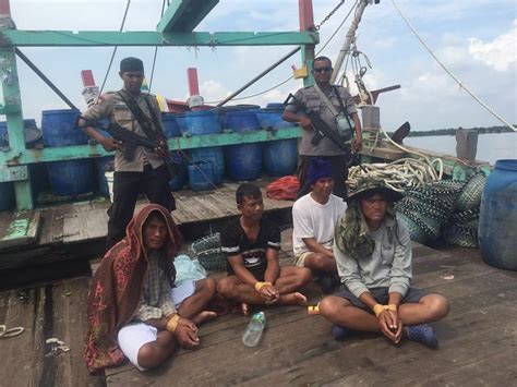 Dibangun juga penjara yang diperuntukkan bagi pengungsi yang melakukan. Pengakuan ABK Bekerja di Kapal Malaysia Dipaksa Mencuri Ikan di Indonesia