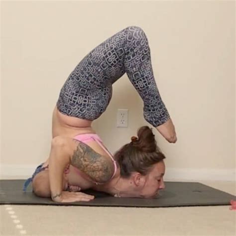 Breastfeeding yoga poses with kids. Mind-Blowing Pictures Of Woman Who Is Doing Yoga Poses ...