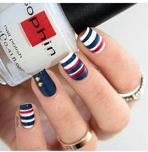 La primera de todas, es que es un color muy combinable con otros colores por lo que puede ir bien con casi cualquier outfit que llevemos. Uñas Marineras Rojas / 67 Fotos De Unas Color Rojo Pintar ...